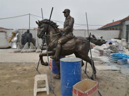 hj2860 玻璃鋼“打鐵匠/馬上將軍”雕塑_玻璃鋼“打鐵匠/馬上將軍”雕塑_濱州宏景雕塑有限公司